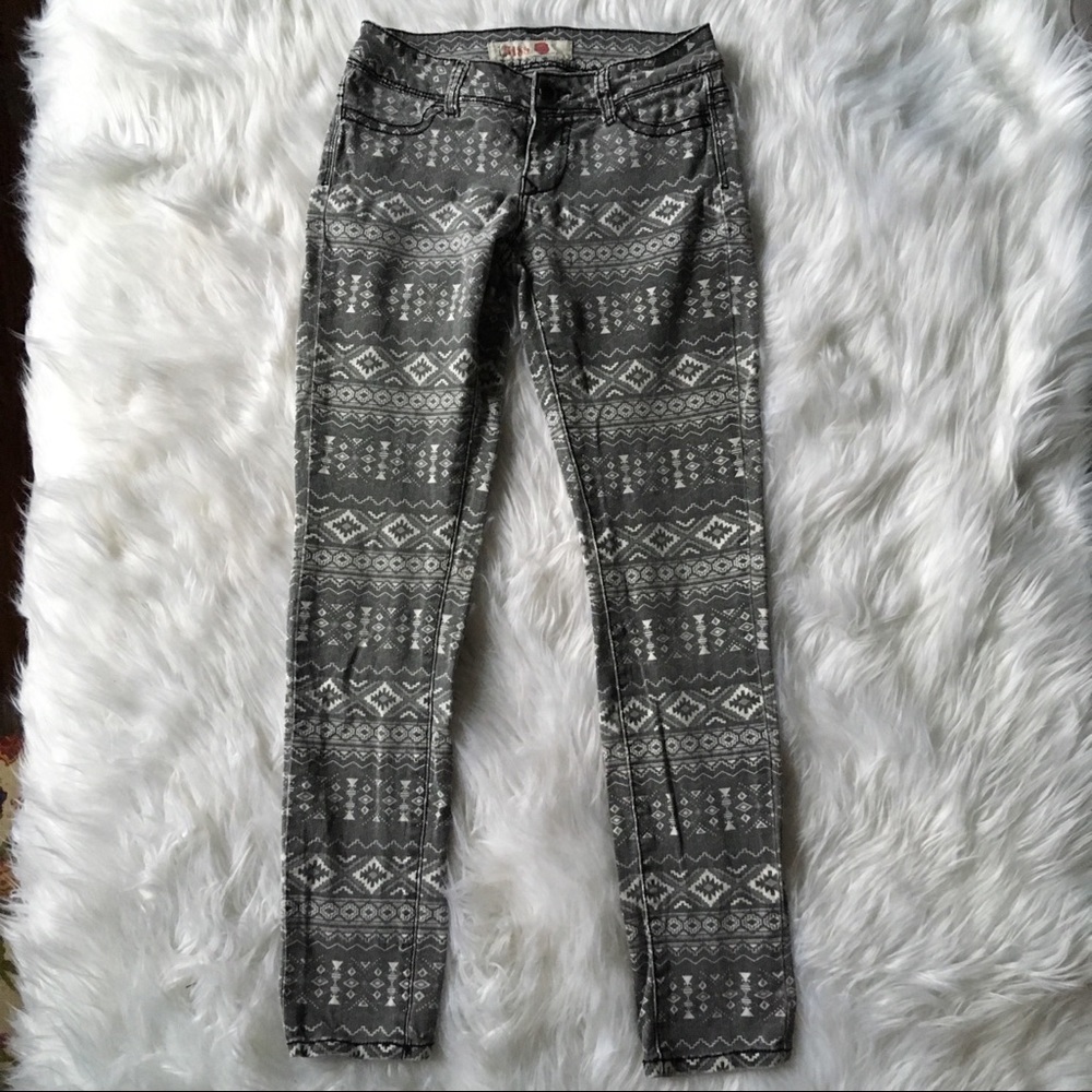Gray Tribal Print skinny jeans size 3